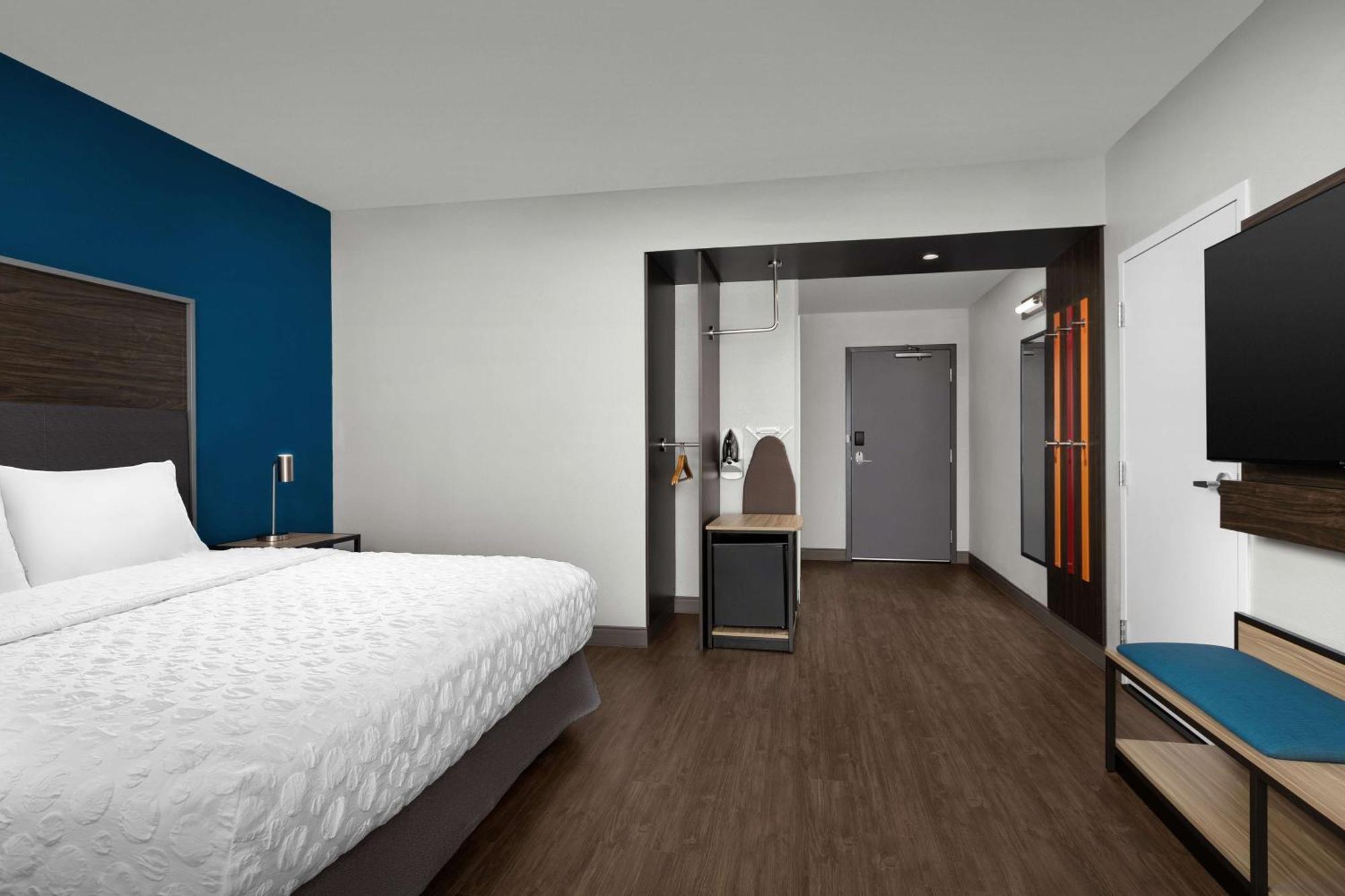 Tru By Hilton Columbus East Broad Hotel Exterior photo