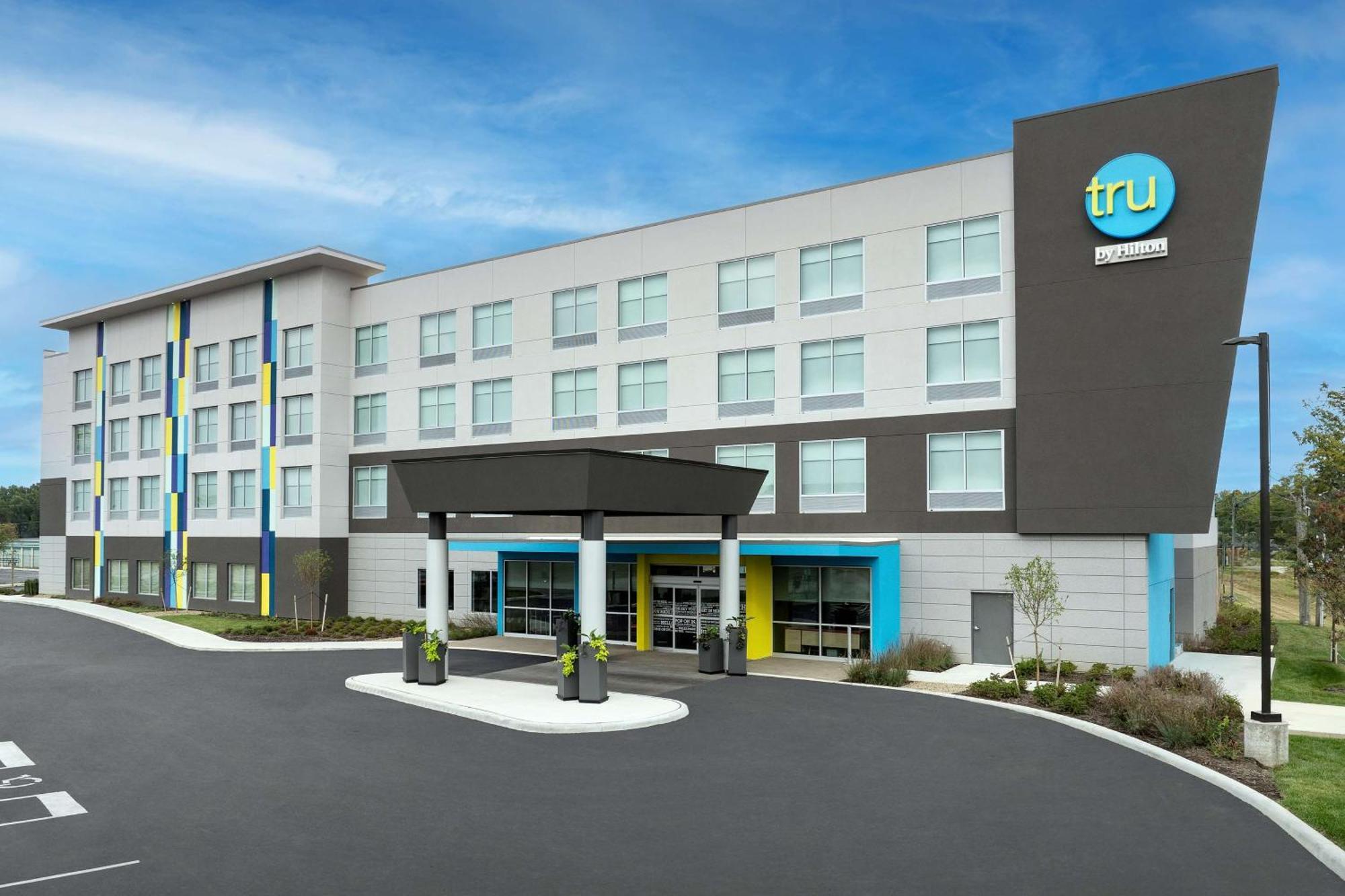 Tru By Hilton Columbus East Broad Hotel Exterior photo